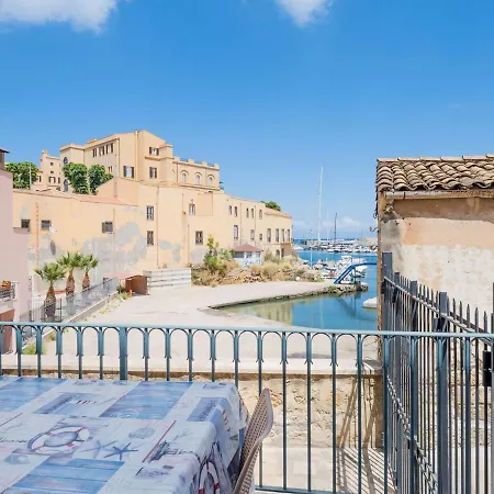 Вилла In Storica Lanterna Sul Mare