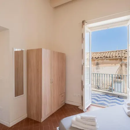 In Storica Lanterna Sul Mare Palermo