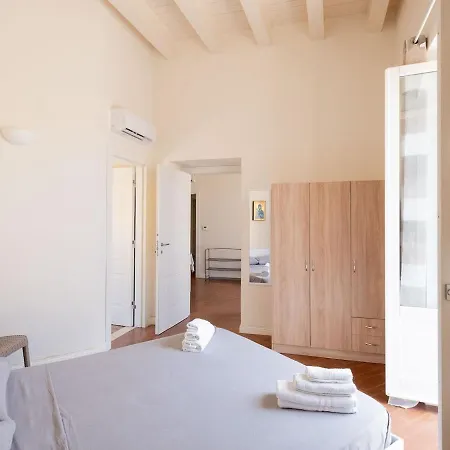 In Storica Lanterna Sul Mare *