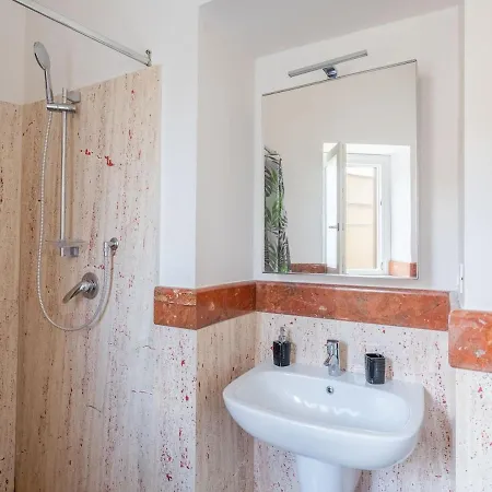 In Storica Lanterna Sul Mare * Palermo