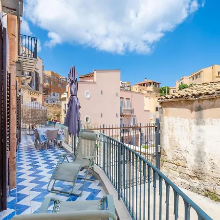 In Storica Lanterna Sul Mare Willa *